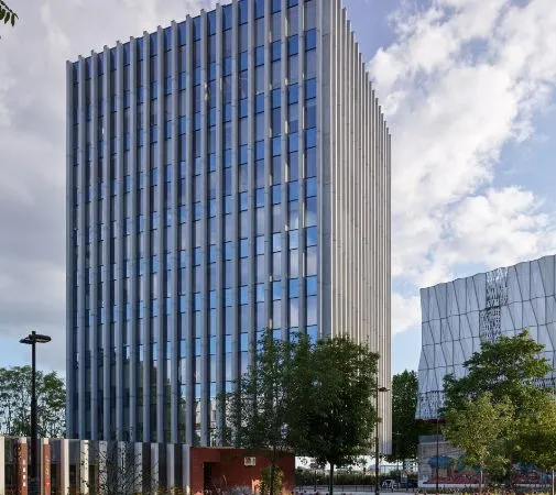 Bureaux à sous-louer - 3 bureaux fermés avec entrée indépendante