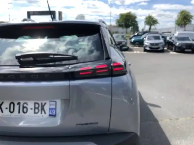 Peugeot 2008 hybrid 110 e-dcs6 — photo 17