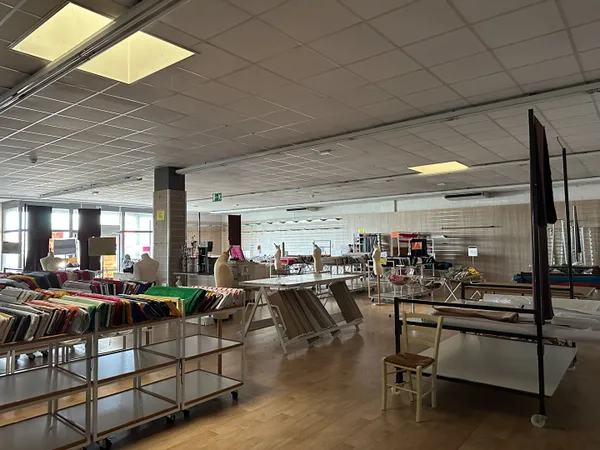 À LOUER, LOCAL COMMERCIAL 318 m² ZONE COMMERCIALE DES 4 ÂNES Rochefort