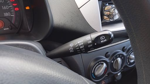 Suzuki Alto 1.0 68 - . – 2014 – 88846 km – Essence – Boîte Manuelle — photo 10