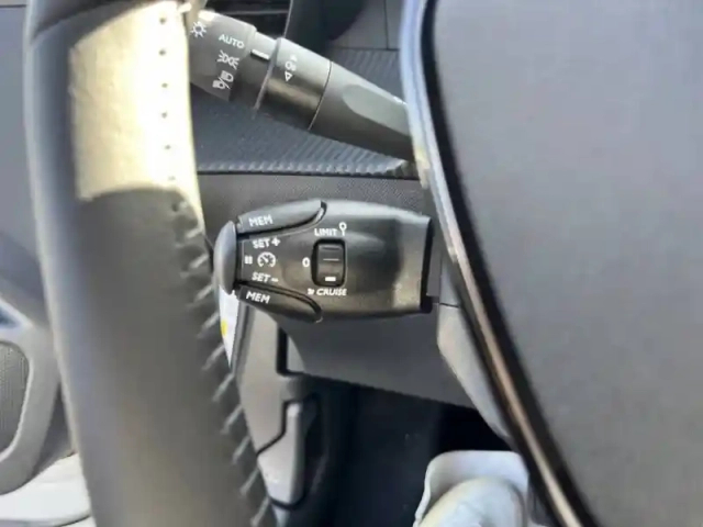 Peugeot 2008 hybrid 110 e-dcs6 — photo 18