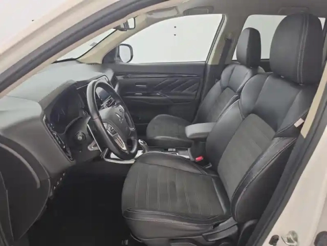 Mitsubishi Outlander phev twin motor intense 4wd + attelage — photo 17