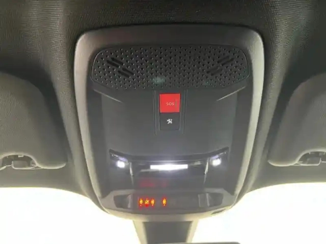 Peugeot 2008 e- 136ch gt — photo 14