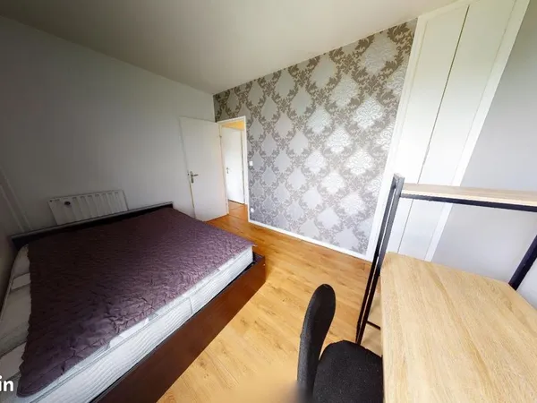 Chambre 4 pièces 80 m²