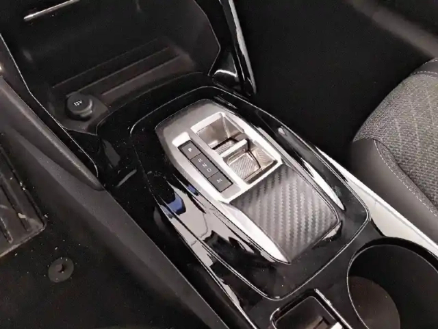 Peugeot 208 hybrid 110 ch e-dcs6 — photo 36