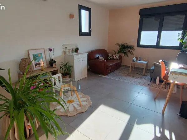 Local professionnel pour professionnels de santé ou à vocation therapeutique