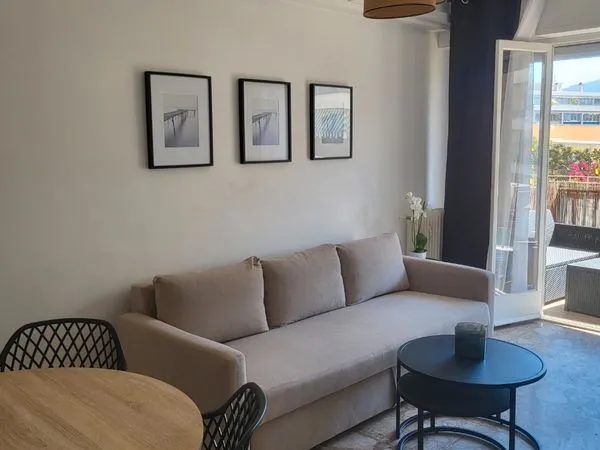 2 pièces meublé climatisé avec terrasse et aperçu mer - Nice