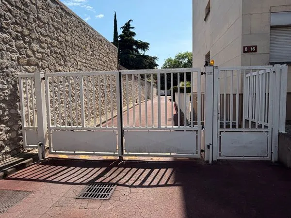 Place de parking sécurisée