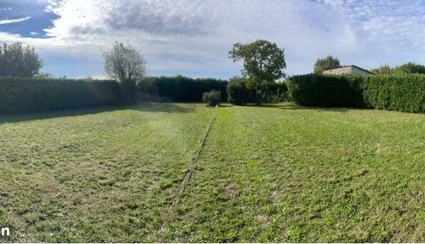 Terrain constructible de 858m²