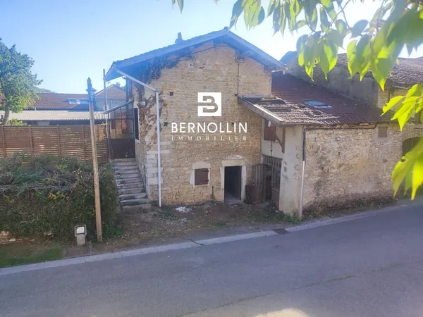 Maison de village mitoyenne à rénover en pierre de 90 m2 ave