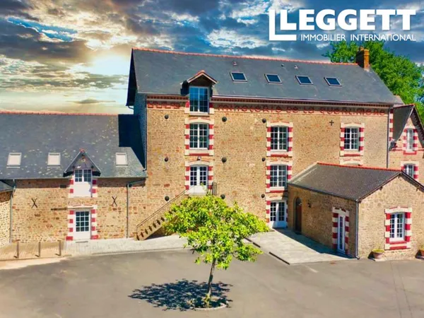 Ancien moulin avec 10 chambres en suite, complexe piscine et cottage indépendant.