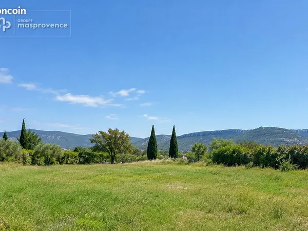 Terrain à bâtir de 642 m² à VILLELAURE (84)