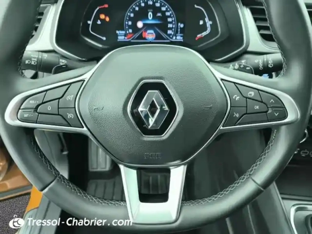 Renault Captur blue dci 115 edc intens — photo 16