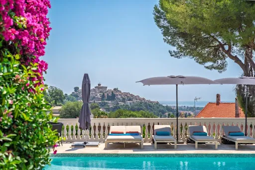 Maison 7 pièces 335 m²