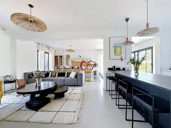 Maison 7 pièces 235 m²