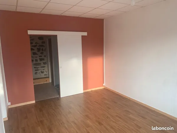 À LOUER - F2 DE 63 m² RÉNOVÉ À NEUF - LUMINEUX - PARKING