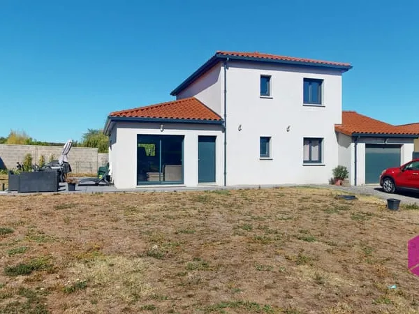 Maison récente, 4 chambres , avec garage sur 900 m2 de terra