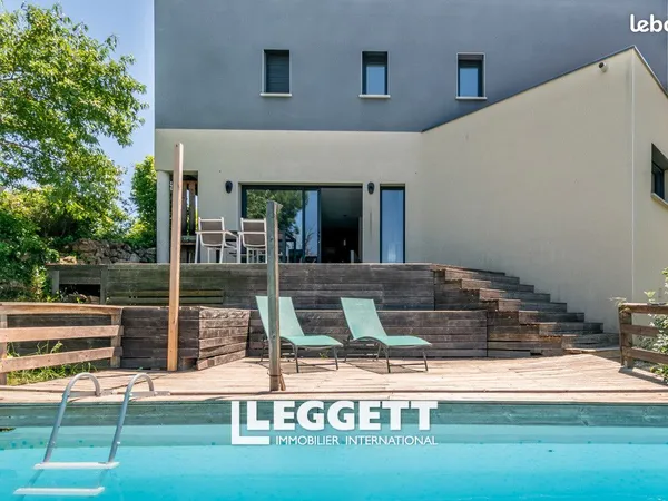 Maison 11 pièces 213 m²