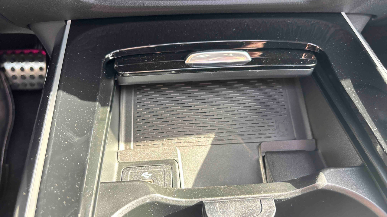 Mercedes EQA 300 4Matic — photo 17