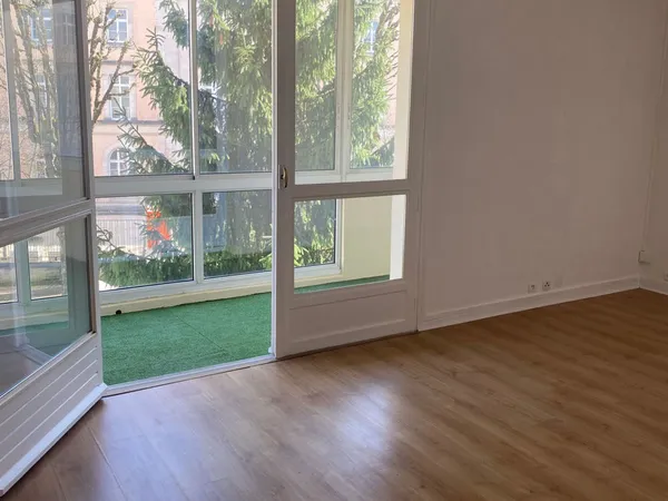 APPARTEMENT LUMINEUX 110 M2 HYPER CENTRE DE CHAUMONT