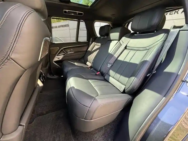 Land Rover Range Rover swb p550e phev awd — photo 20