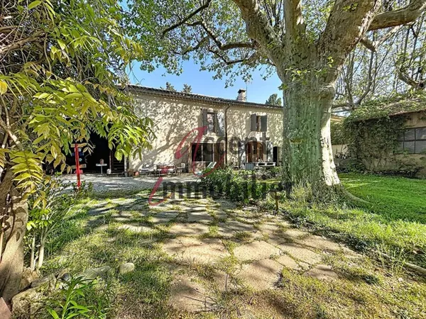PLAN D'ORGON - Mas provençal avec gîtes sur plus d'un hectare