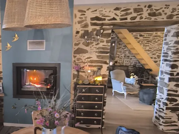 LONGERE BELLE PROPRIETE FORT POTENTIEL