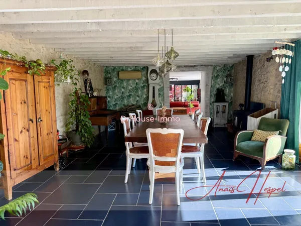 Maison en pierre pleine de charme avec piscine intérieure