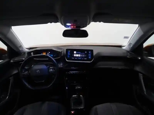 Peugeot 2008 1.2 puretech 100ch s&amp;s allure pack — photo 14