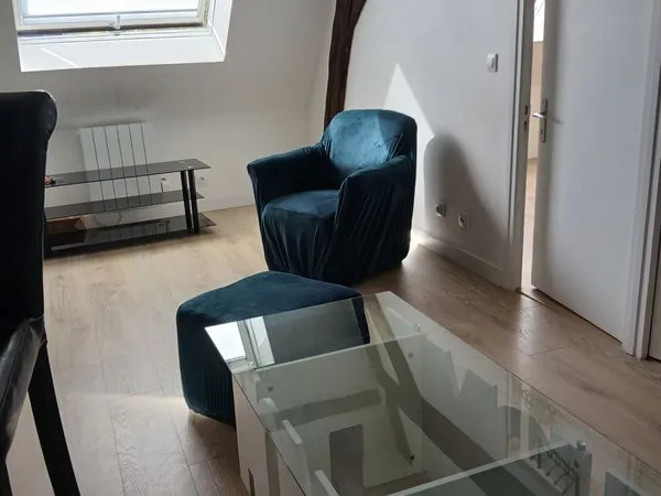 Appartement mansardé 3 p au 2° étage