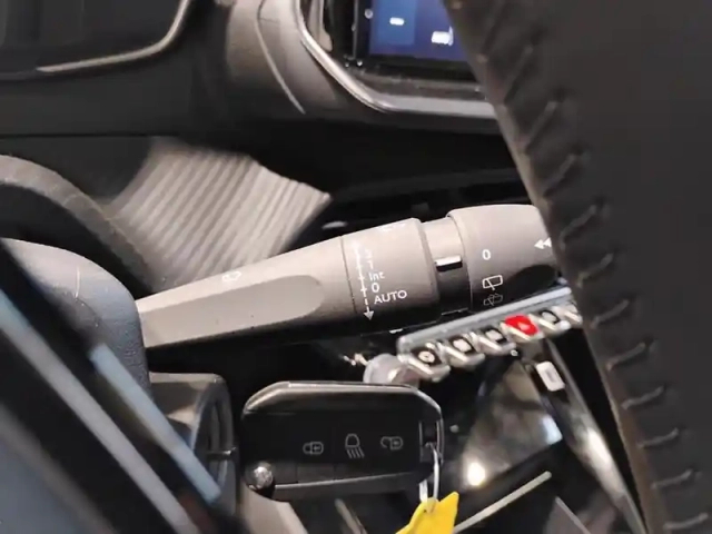 Peugeot 2008 puretech 100 s&amp;s bvm6 allure — photo 18