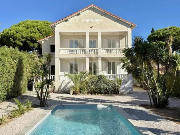 Villa 7 pièces 180 m²