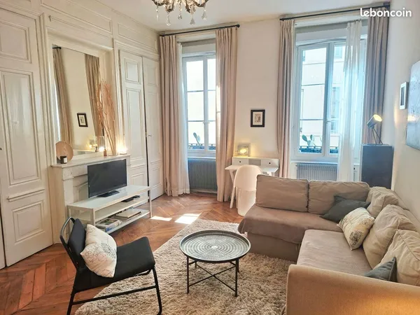 CHARME & CALME HYPERCENTRE Lyon grand T2 72 m² Quartier d'Ainay