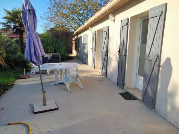 Maison plain-pied, grand terrain + plein potentiel