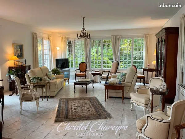 Maison 8 pièces 196 m²