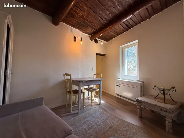 Studio atypique duplex meublé climatisé refait à neuf - Coeur Pertuis - Location longue durée