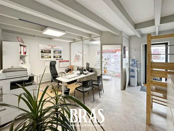 REZE - MUR COMMERCIAUX 2 LOTS AVEC LOCATAIRES