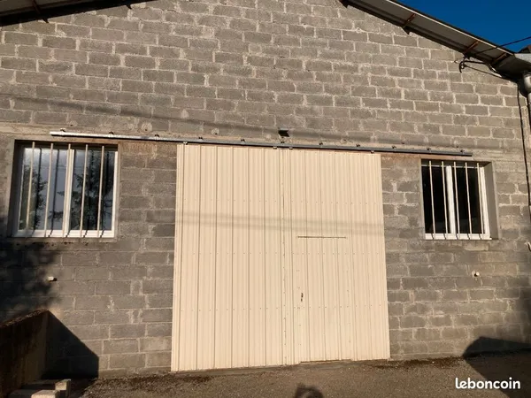 Local d’activité et entrepôt Location Beynat 1p 120m² 400€