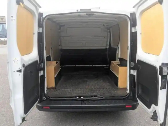 Renault Trafic fg l1h1 3t 2.0 blue dci 130ch grand confort tva recuperable — photo 6