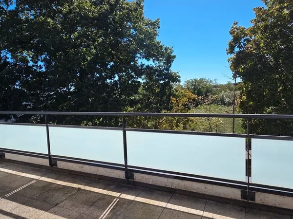 Appartement T2 - 47 m² en attique - Terrasse 18m² plein sud, parking + cave