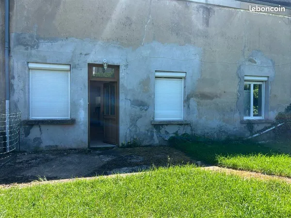 Maison T 3 avec cour et jardin