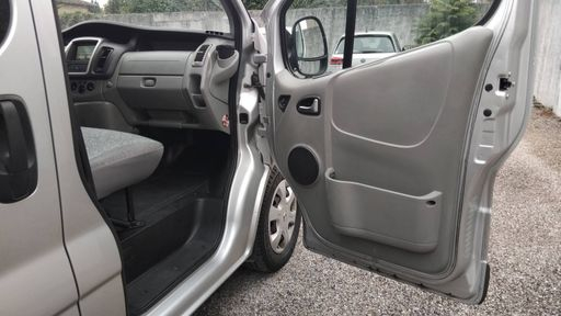 Renault Trafic Passenger L2 H1 2.0 dCI 115 - Expression – 2013 – 102821 km – Diesel – Boîte Manuelle — photo 30