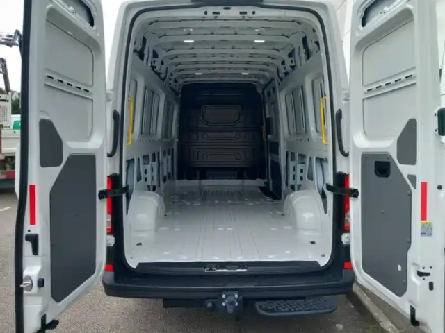 Volkswagen Crafter fg 35 l4h3 2.0 tdi 140ch business traction bva8 — photo 6