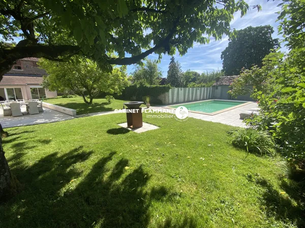 MAISON D EXEPTION AVEC PISCINE JARDIN ET APPARTEMENT