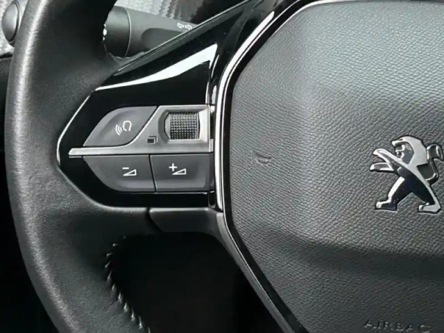 Peugeot 208 1.2 puretech 100ch s&amp;s style 118g — photo 13