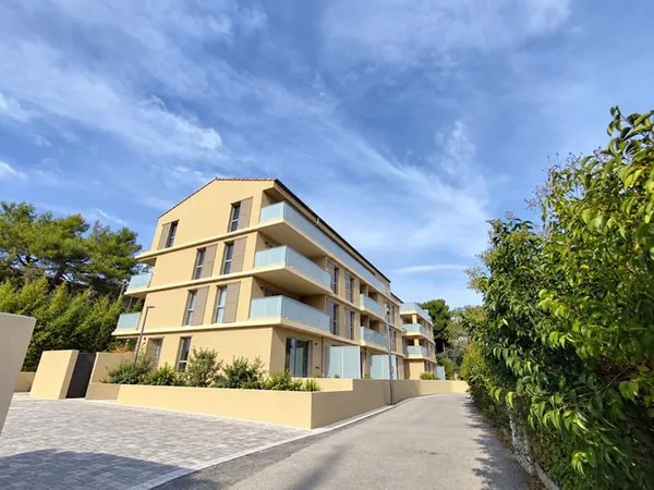 Aix-en-Provence - Saint-Jérôme - T3 76,5 m² - Terrasse plein Sud - Parking