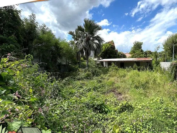 Le Port - Terrain 748 m² - Zone UC