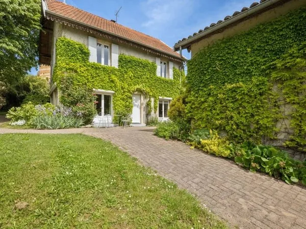 Villa 13 pièces 361 m²