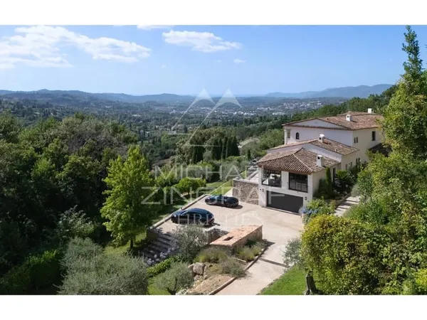 Majestueuse villa à deux pas de Chateauneuf-Grasse