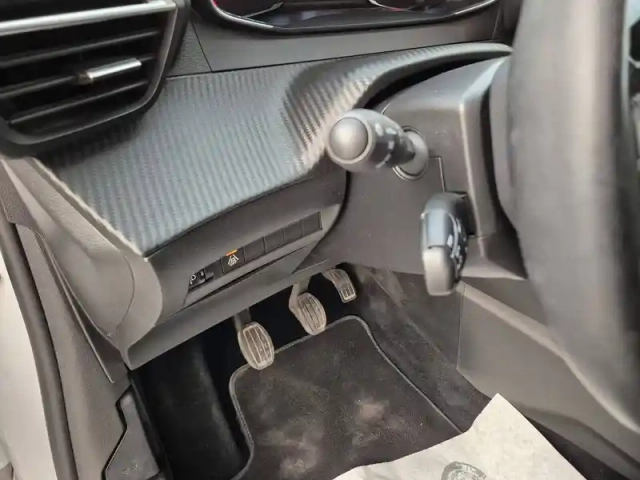 Peugeot 208 puretech 75 s&amp;s bvm5 — photo 21